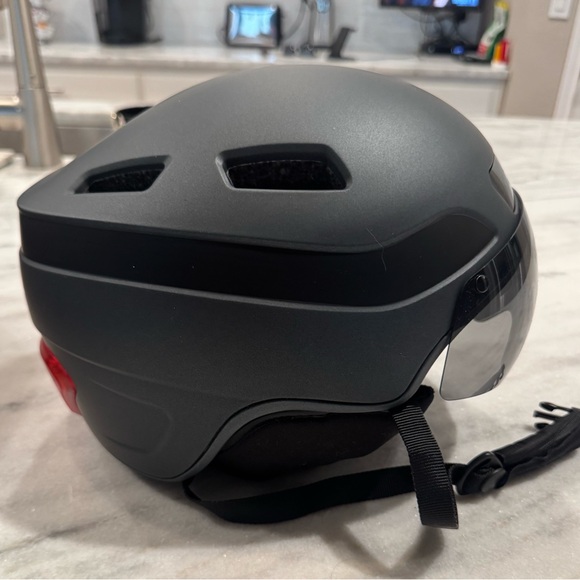 Kracess Smart Helmet - Picture 2 of 5